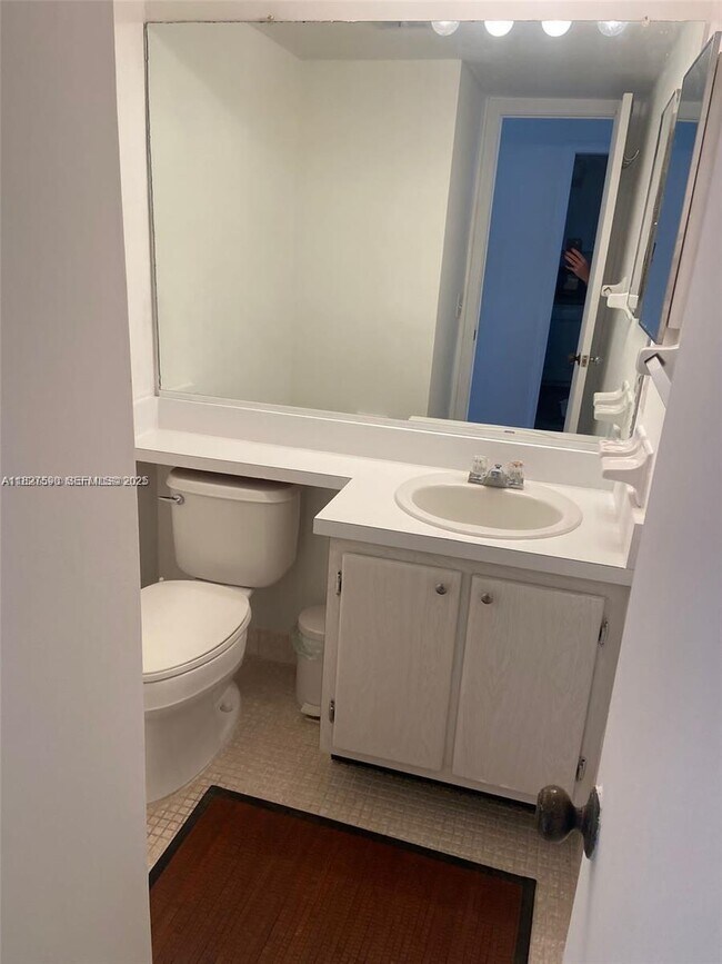 Building Photo - 1881 Middle River Dr