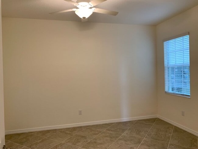 Building Photo - JUST LISTED! -3/2 COACH HOME  - COUNTRY CLUB EAST  - NICE!!