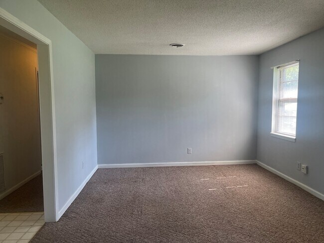 Building Photo - 409 Shawnee Dr