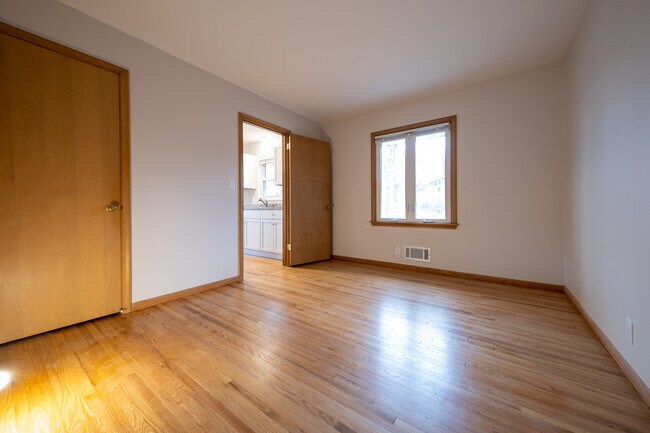 Building Photo - 10932 Russell Ave S