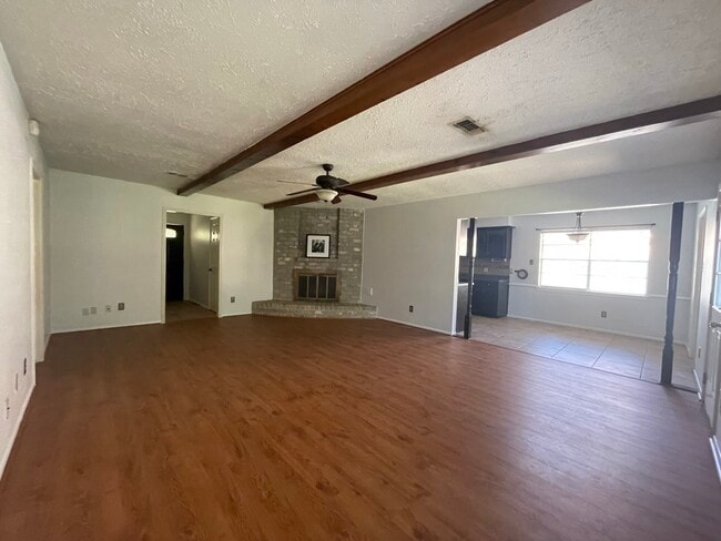 Building Photo - 3103 Sam Houston Dr