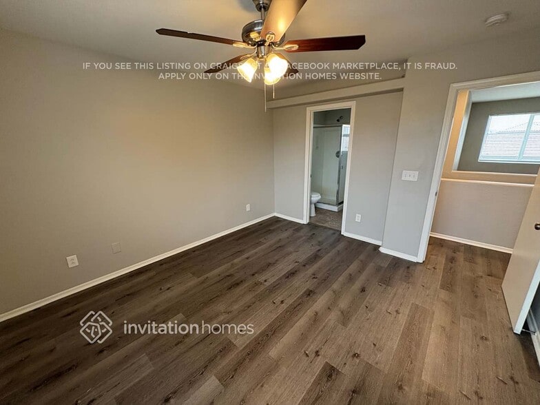 Building Photo - 12901 N El Frio St