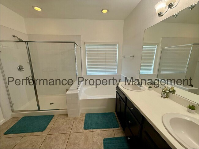 Building Photo - Spacious 4 Bed/2 Bath SW Bakersfield Home w/ RBP & $0 Deposit Option