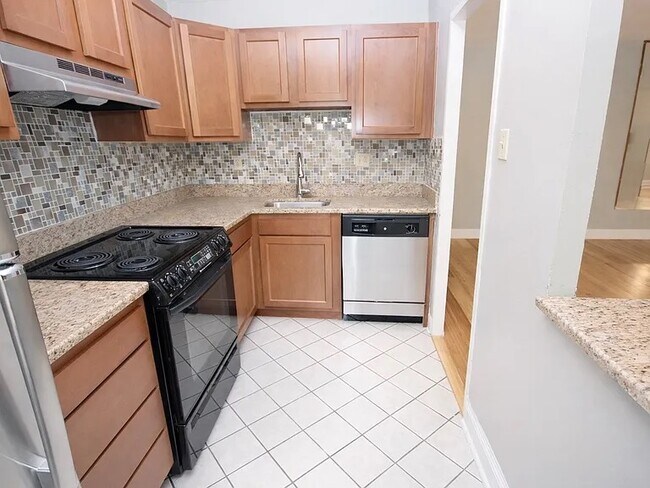 Interior Photo - REGENCY COURT APARTMENTS -- 018