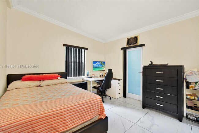 Building Photo - 6400 SW 62nd Ct