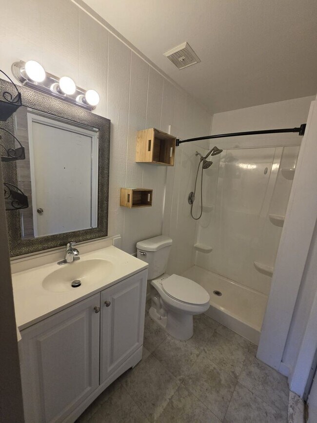 Building Photo - Beautiful 3 bedroom 2 bath Home in Imperial Beach