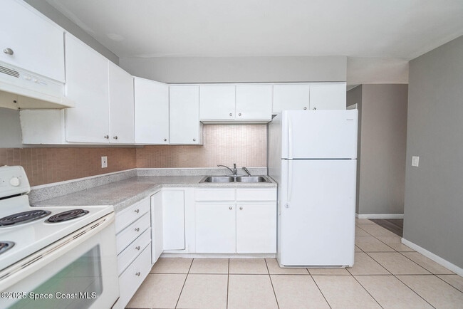 Building Photo - 410 Snyder Dr