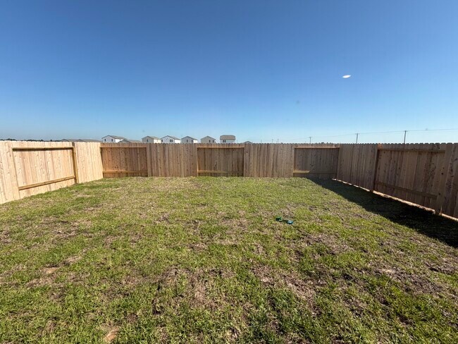 Building Photo - 662 Rd 590110