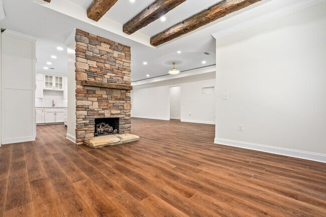 Building Photo - 327 Byrd St