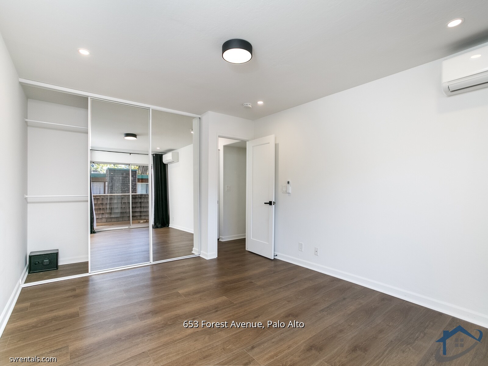 Building Photo - 653 Forest Ave