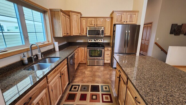 Building Photo - 1329 Pinecrest Ln