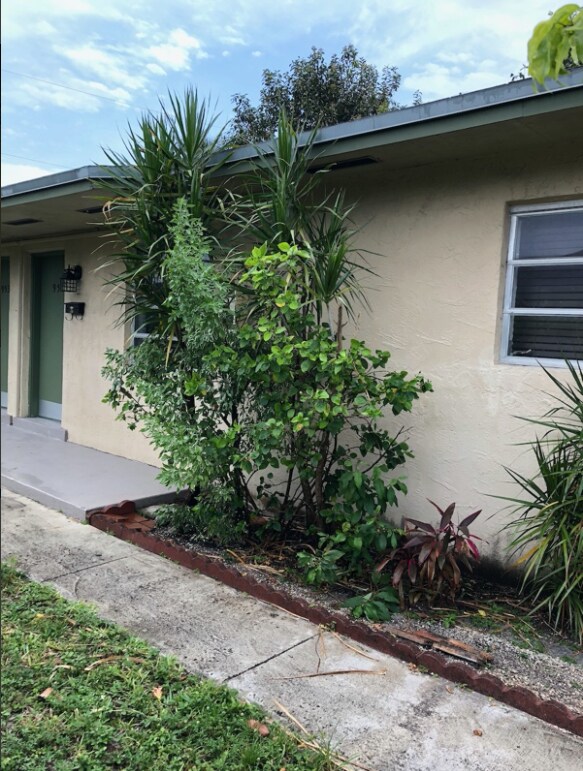Building Photo - 931 SW 71st Ave