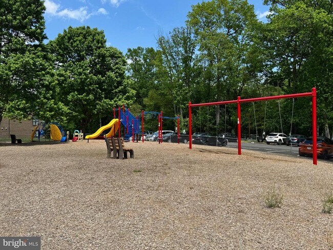 Building Photo - 11200 Chestnut Grove Square