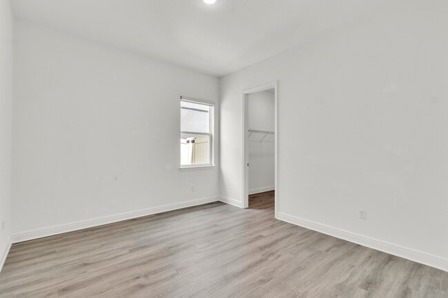 Building Photo - 5404 Golden Apple Dr