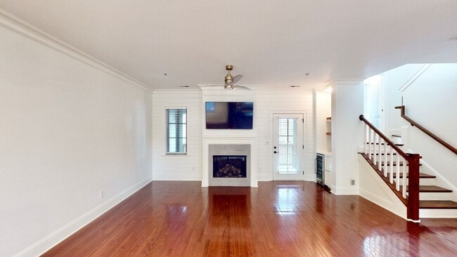 Building Photo - 1328 Ordermore Ave