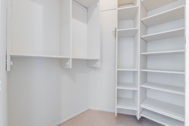 Building Photo - 832 Palm Ave