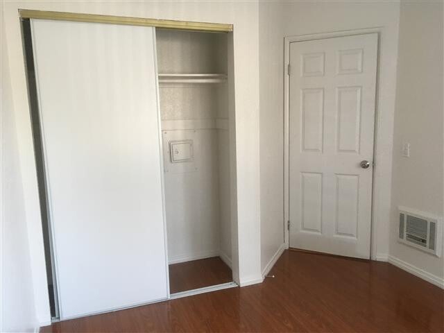 Building Photo - Gated Upstairs 2BD/2BA Condo, 2 Gated Rese...