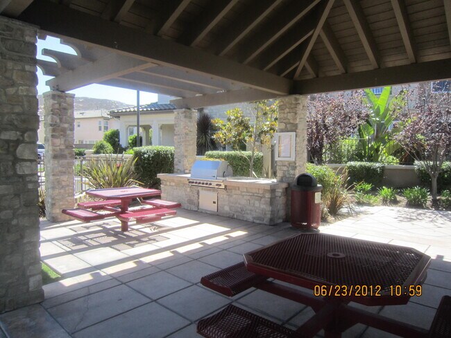 Building Photo - 10410 Duxbury Ln