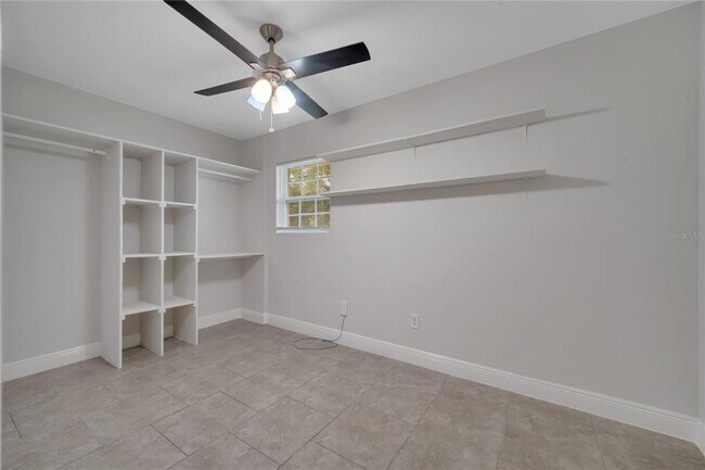 Building Photo - 1395 Meadowbrook St