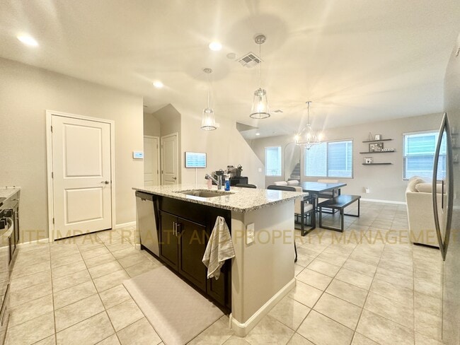 Building Photo - 7755 S Via Casa De Campo