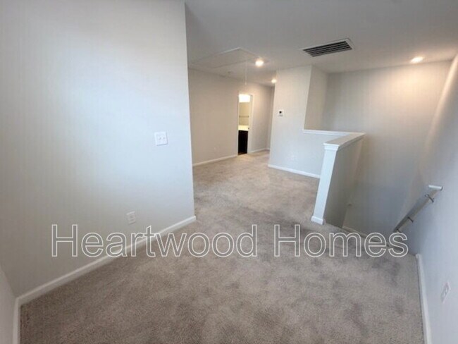 Building Photo - 406 Eclipse Ln
