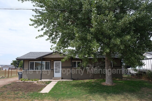 Building Photo - 901 Elm St