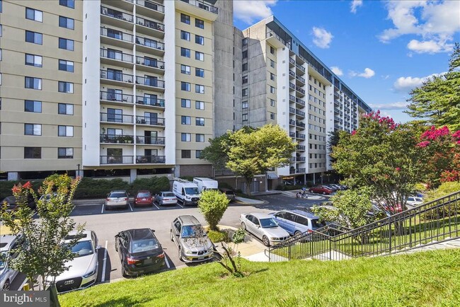 Building Photo - 3800 Powell Ln