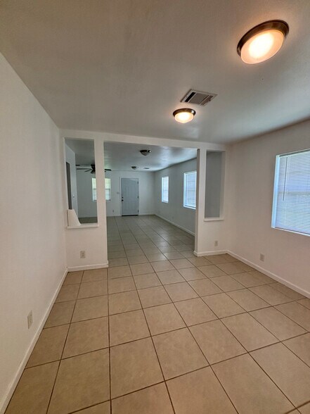 Building Photo - 12406 Carlsbad St