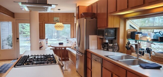 Building Photo - 2 Bedroom Extended Stay in Williamsburg with Low Off-Season Rates!