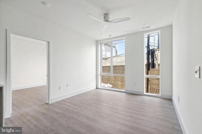 Building Photo - 1221 E Fletcher St