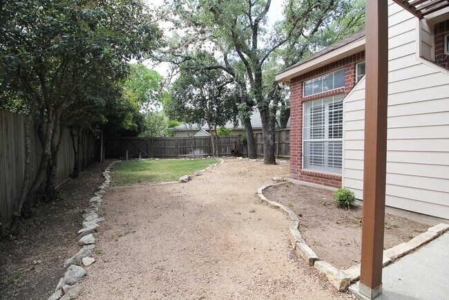 Building Photo - Beautiful home in Helotes. 3 Bedroom, 2 1/2 Bath Move In June 10th!