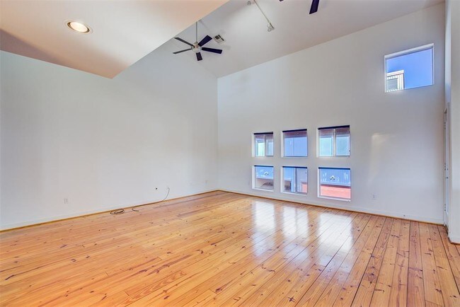 Building Photo - 3212 Yellowstone Blvd