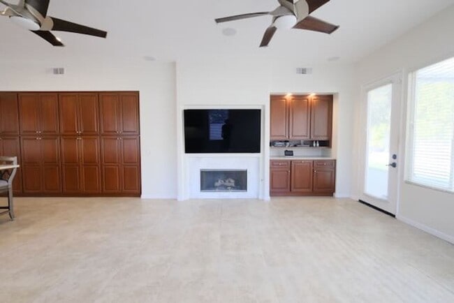 Building Photo - Stunning 3 bedroom home in San Clemente