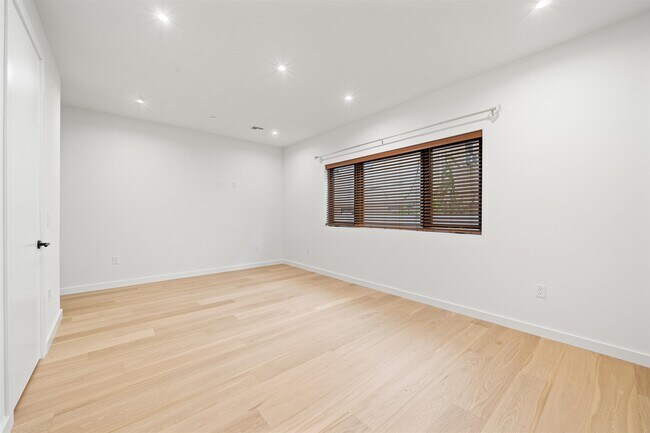 Building Photo - 339 69th St