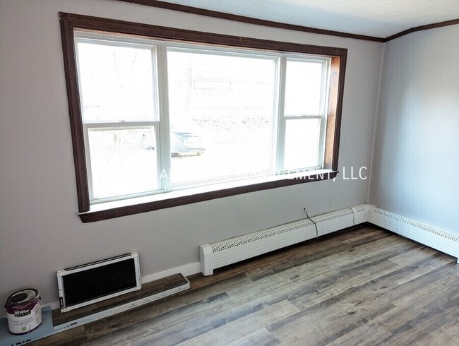 Building Photo - 468 Union St