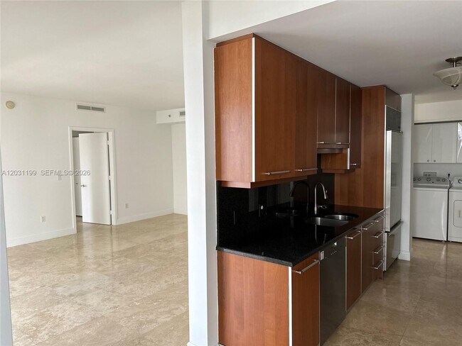 Building Photo - 901 Brickell Key Blvd
