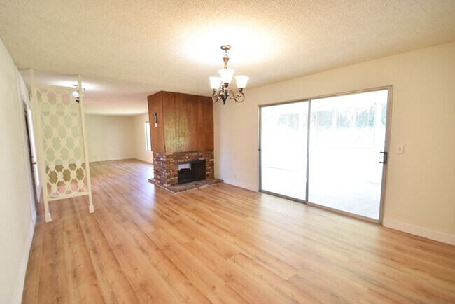 Building Photo - Fullerton Home w/Yard & Garage - 3 Bed/2 Bath
