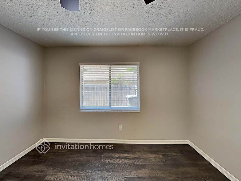 Building Photo - 15111 Roundup Dr