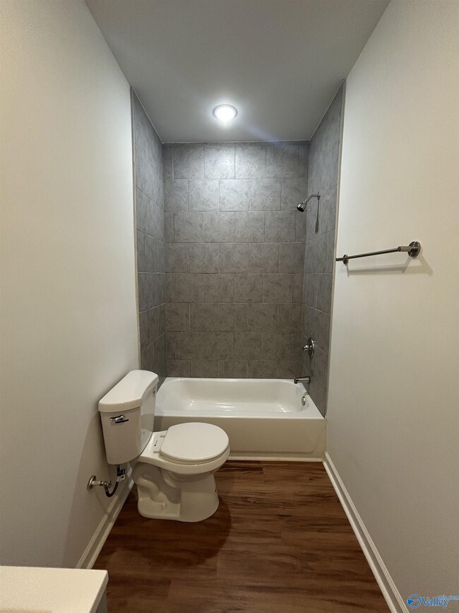 Building Photo - 614 Maple Rd