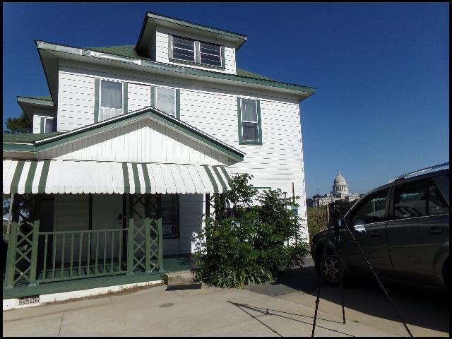 Building Photo - 105 S Battery St