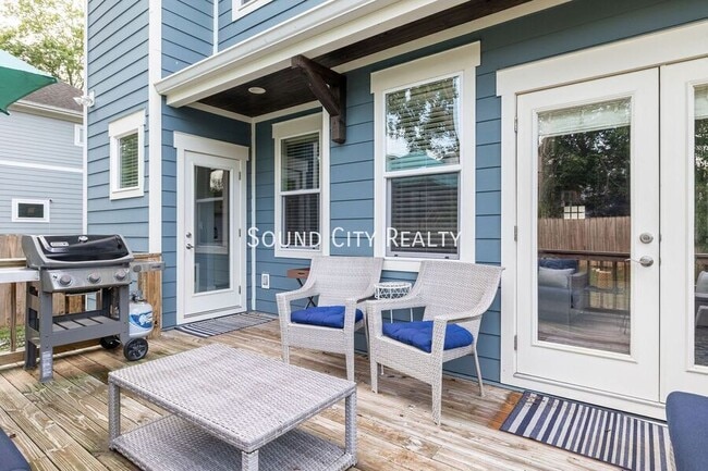 Building Photo - 606B Eastboro Dr