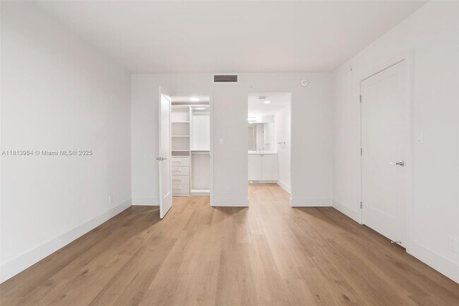 Building Photo - 555 NE 34th St