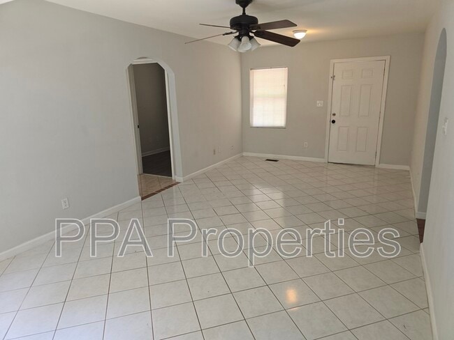 Building Photo - 7122 Ramblewood Dr