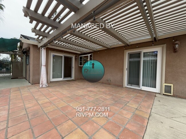 Building Photo - Charming 3-Bedroom Pool Home for Rent in R...