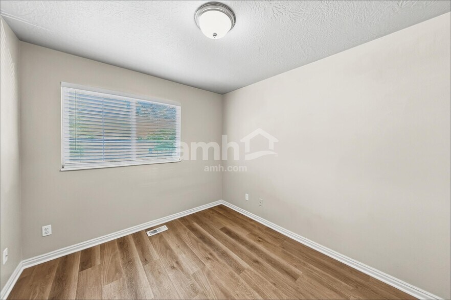 Building Photo - 272 S 590 W