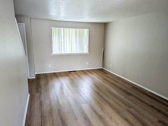 Building Photo - 5124 Skyline Village Loop S