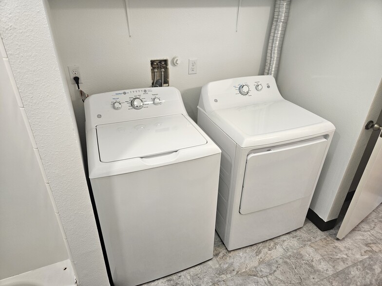 Building Photo - 8817 NE 15th Ave