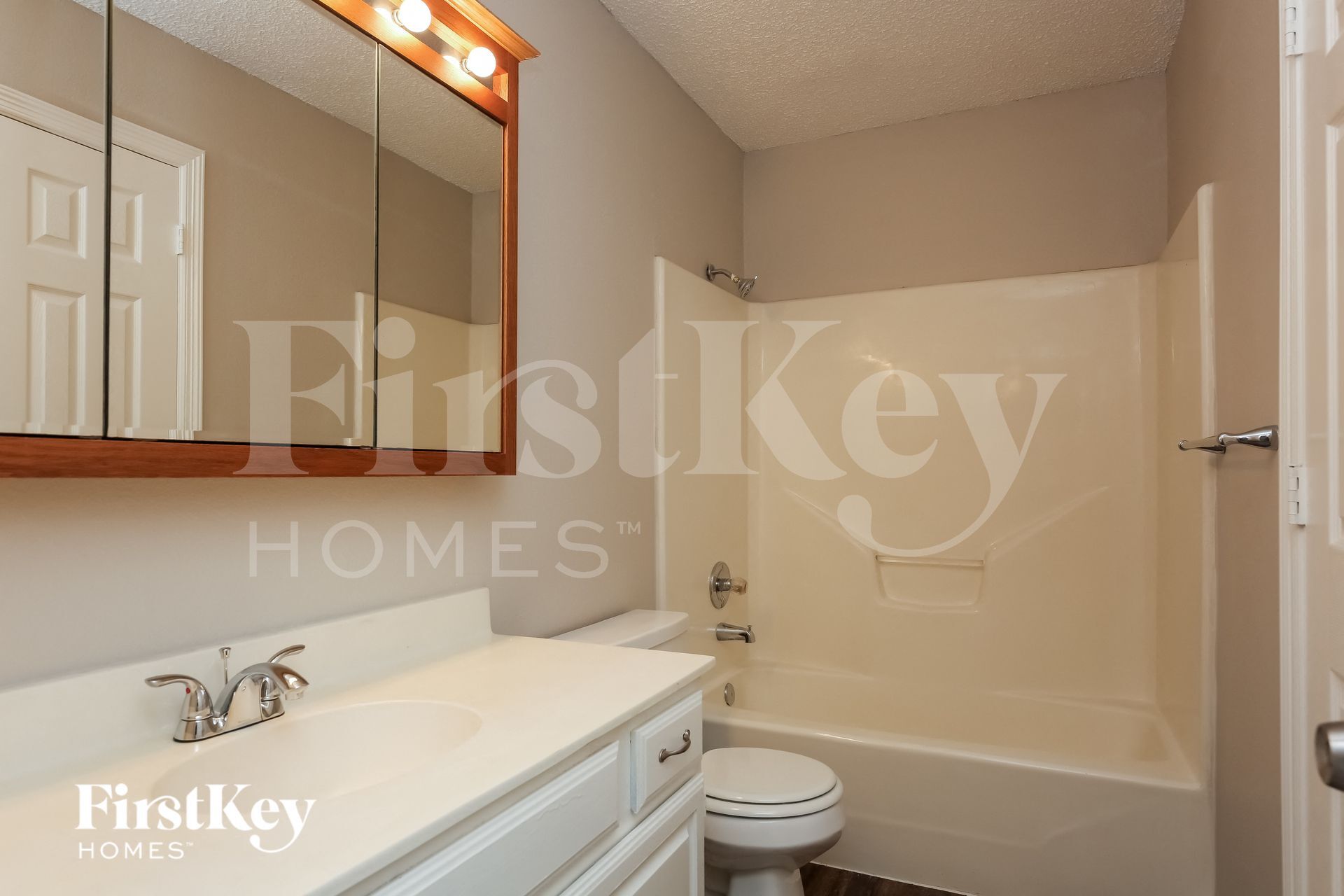 Building Photo - 805 Shadybrook Ln