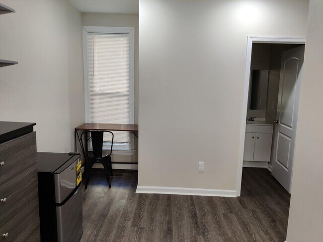 Building Photo - 5535 Crowson St