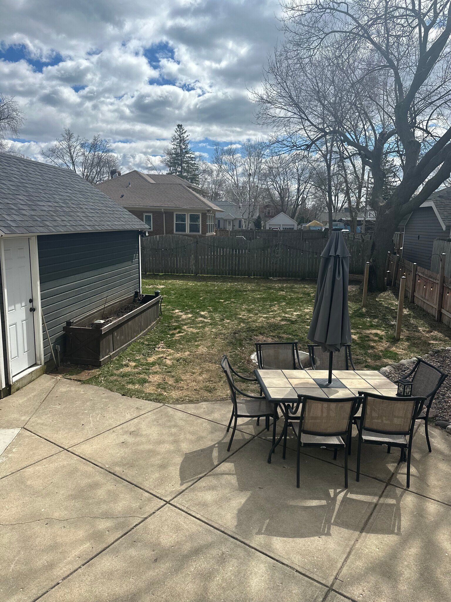 Building Photo - 613 E Washington St